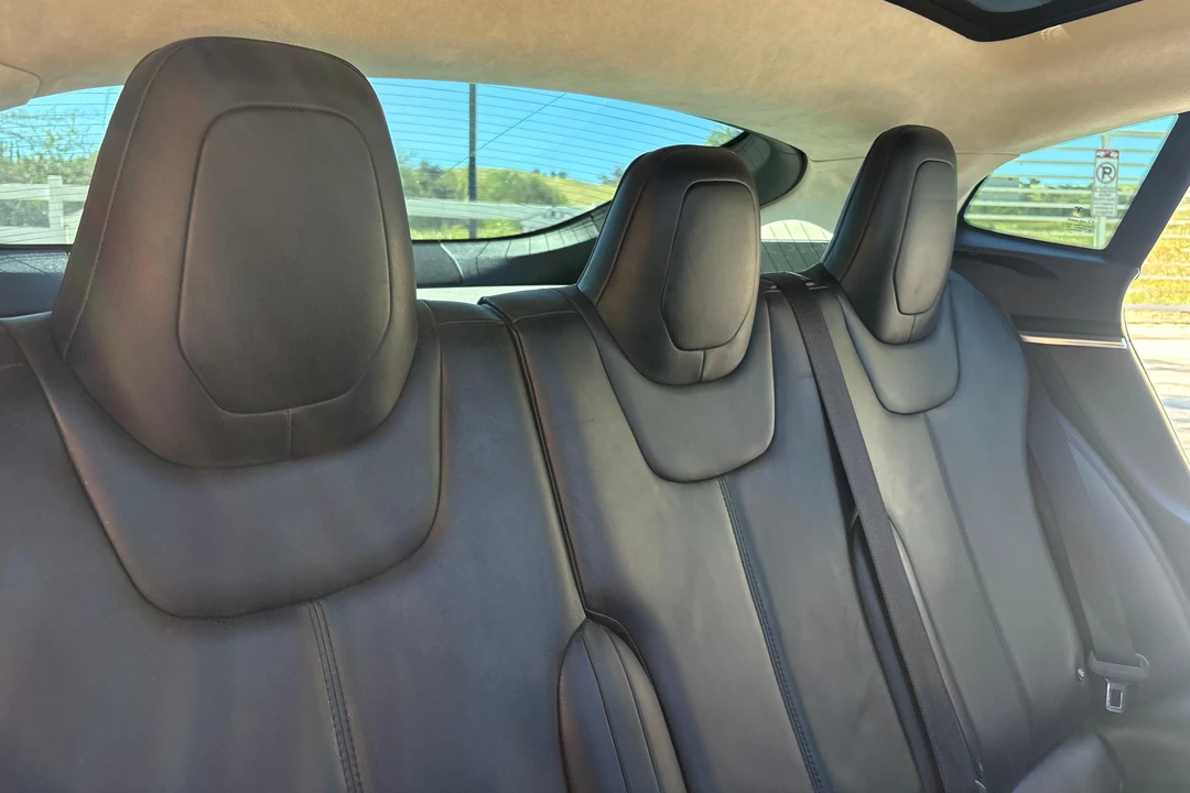 2015 Tesla Model S - Image 19 of 31