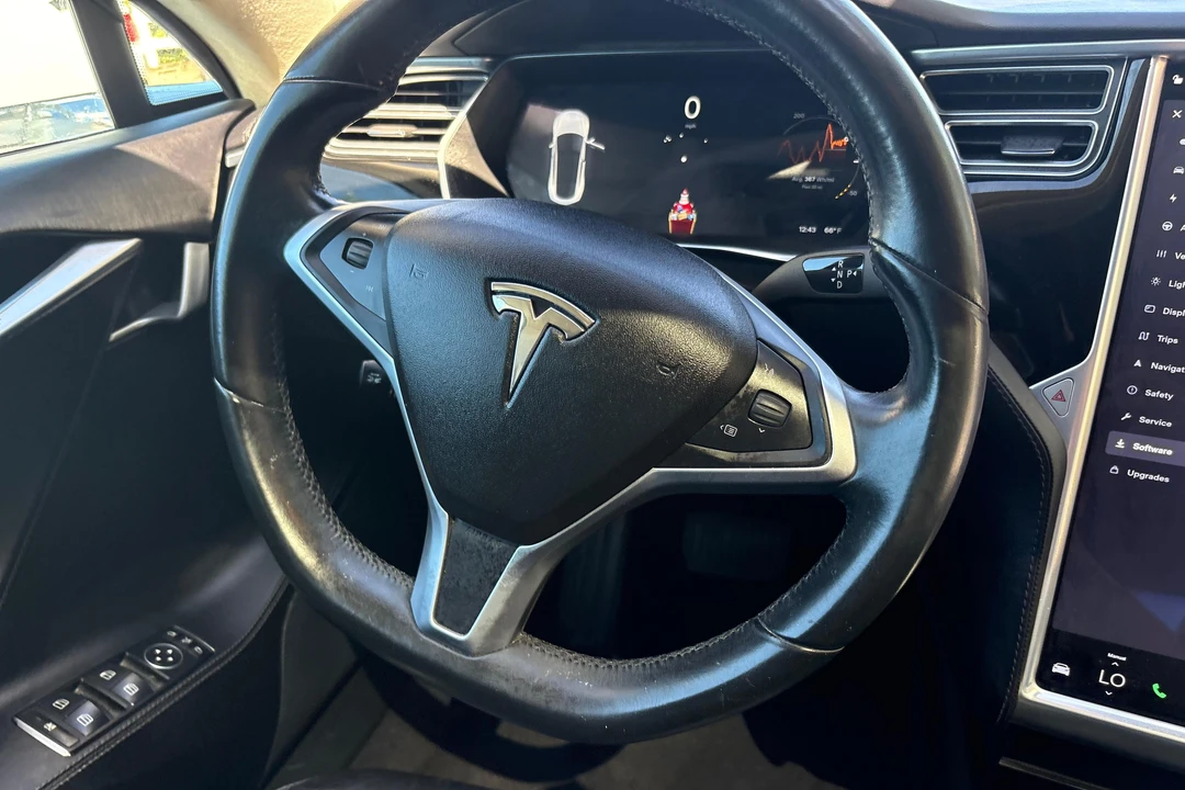 2015 Tesla Model S - Image 17 of 31