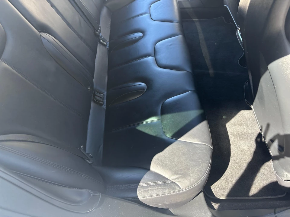 2015 Tesla Model S - Image 29 of 31