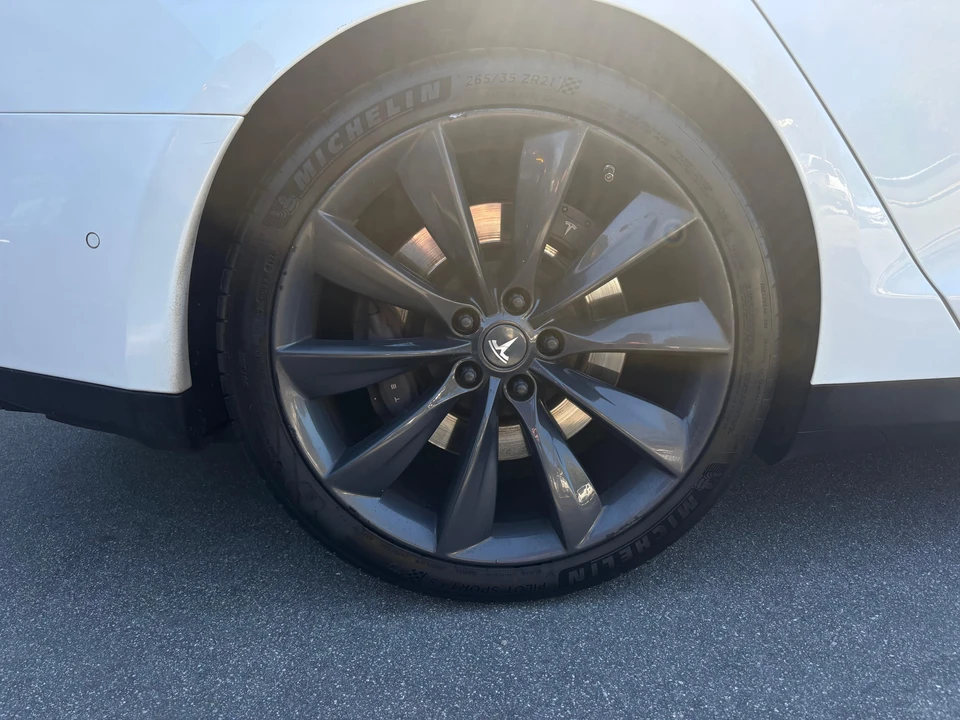 2015 Tesla Model S - Image 15 of 31