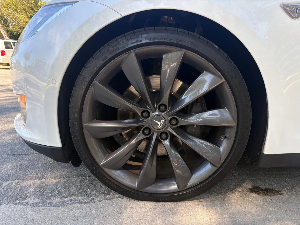2015 Tesla Model S - Image 13 of 31