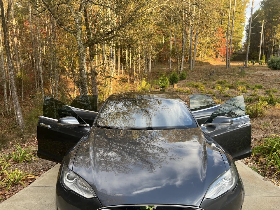 2015 Tesla Model S - Image 15 of 31