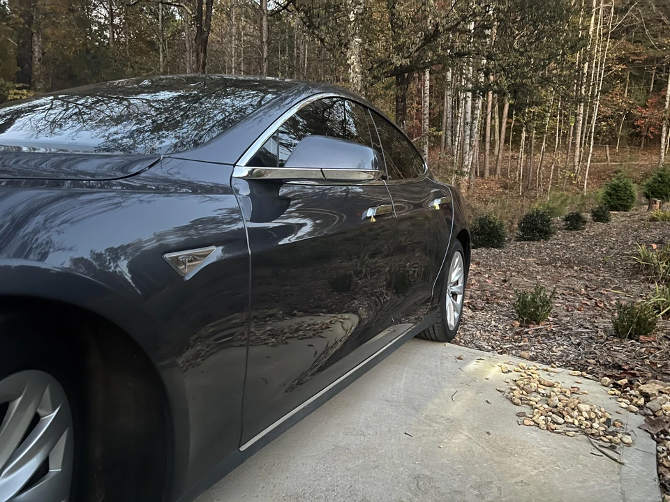 2015 Tesla Model S - Image 12 of 31