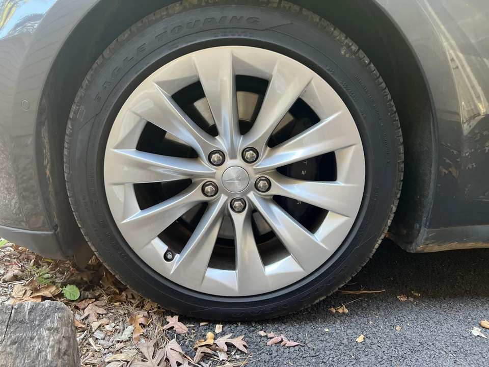 2015 Tesla Model S - Image 20 of 31