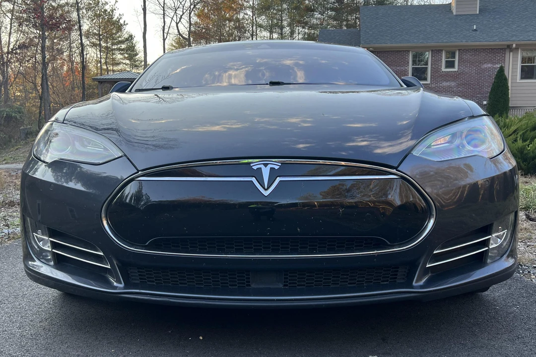 2015 Tesla Model S - Image 2 of 31