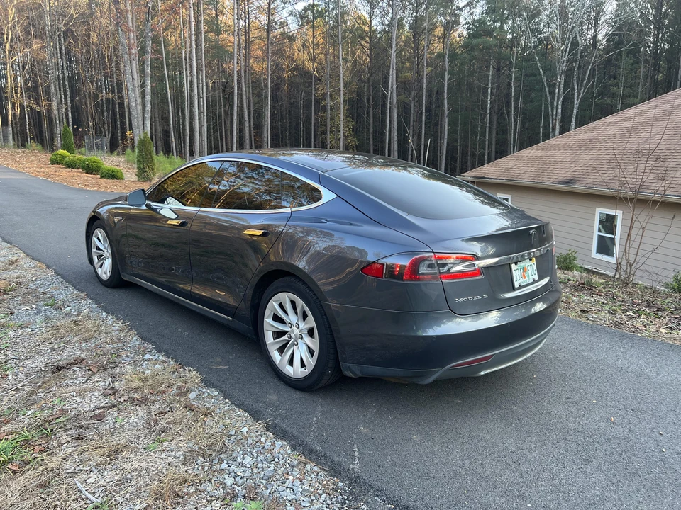 2015 Tesla Model S - Image 8 of 31
