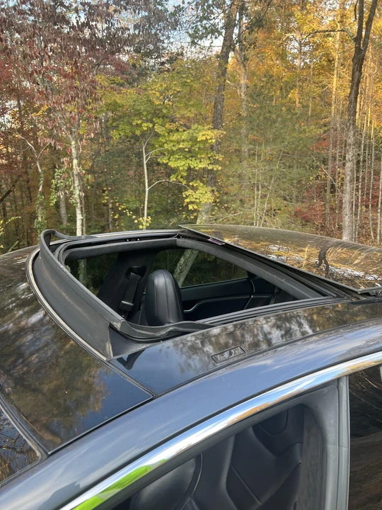 2015 Tesla Model S - Image 19 of 31