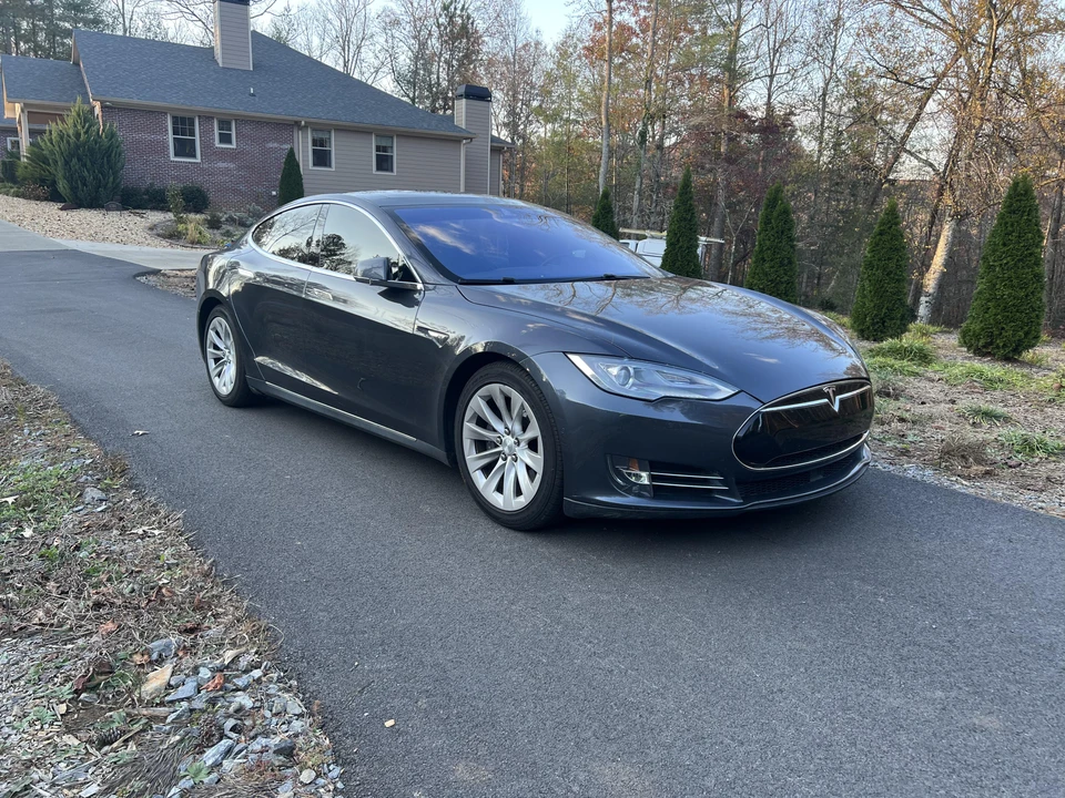 2015 Tesla Model S - Image 9 of 31