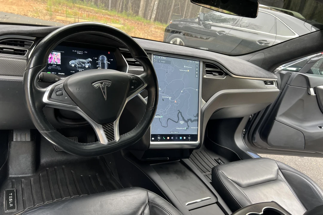 2015 Tesla Model S - Image 24 of 31