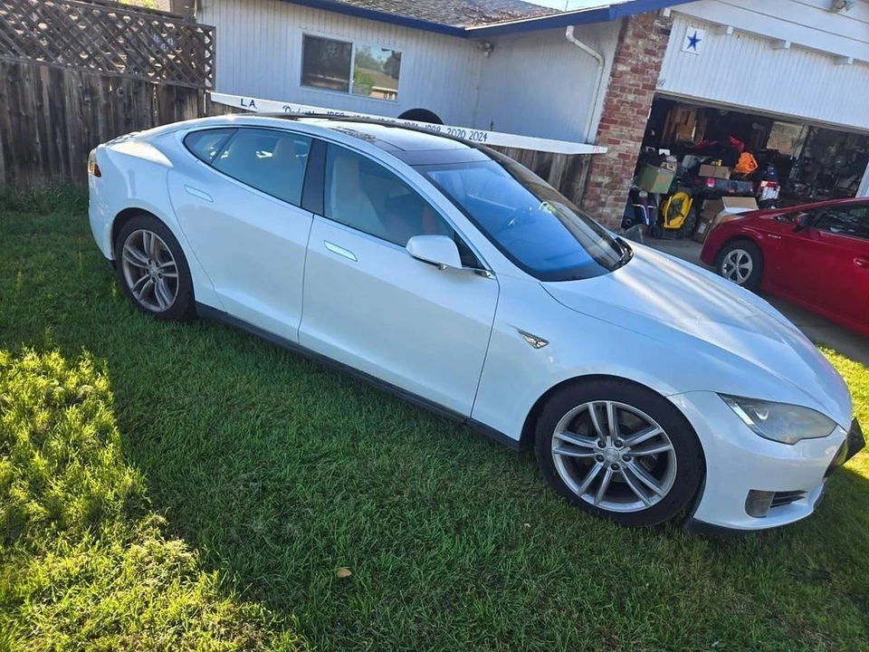 2015 Tesla Model S - Image 2 of 3