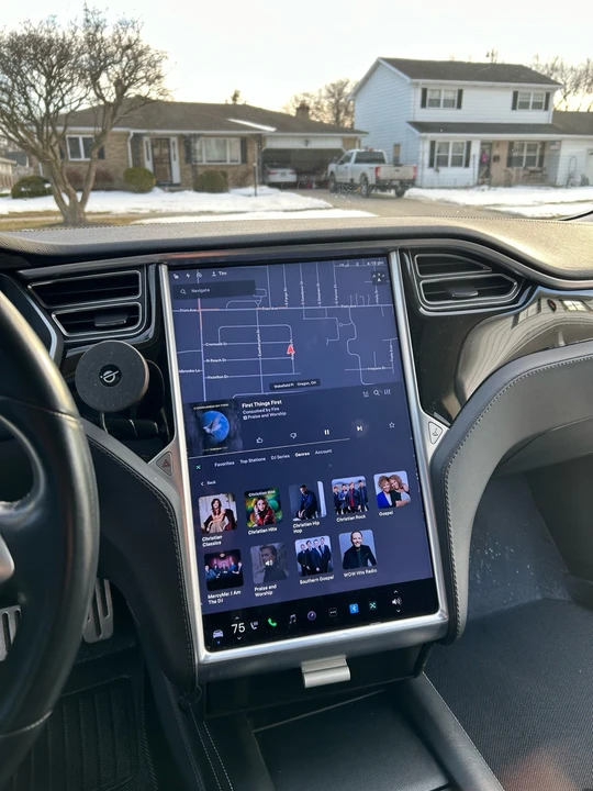 2015 Tesla Model S - Image 16 of 21