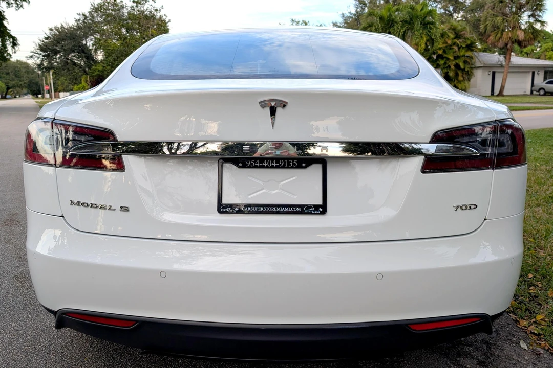 2015 Tesla Model S - Image 5 of 31