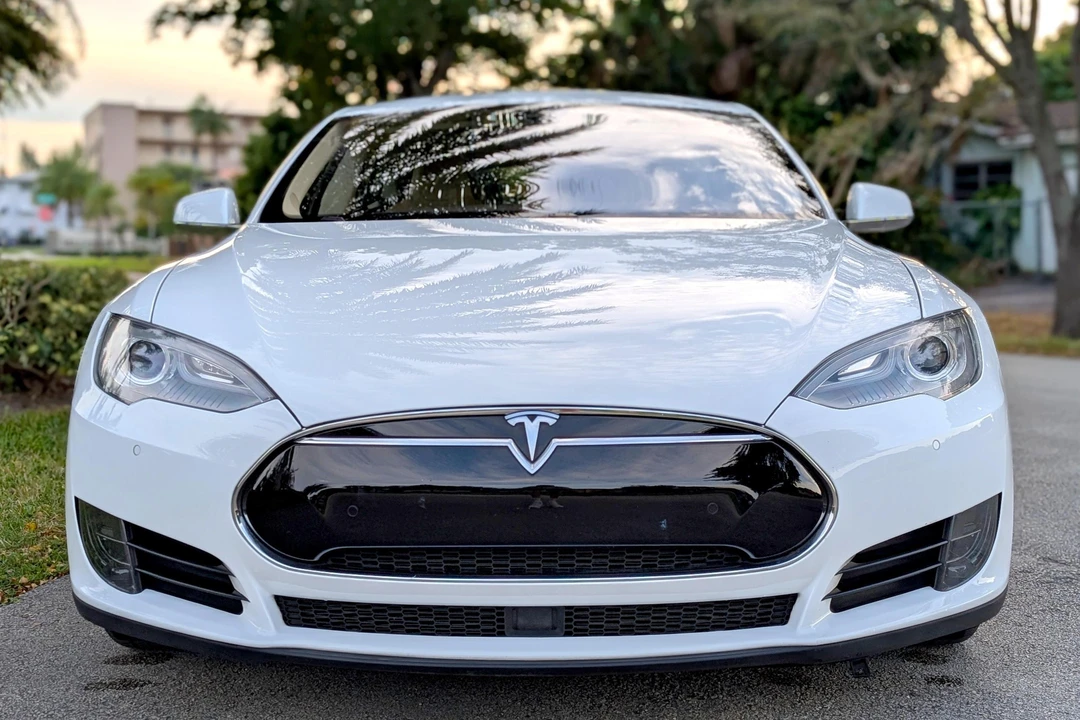 2015 Tesla Model S - Image 2 of 31