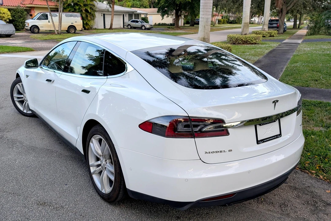 2015 Tesla Model S - Image 4 of 31