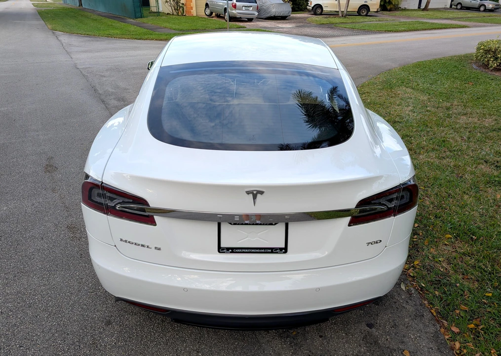 2015 Tesla Model S - Image 14 of 31