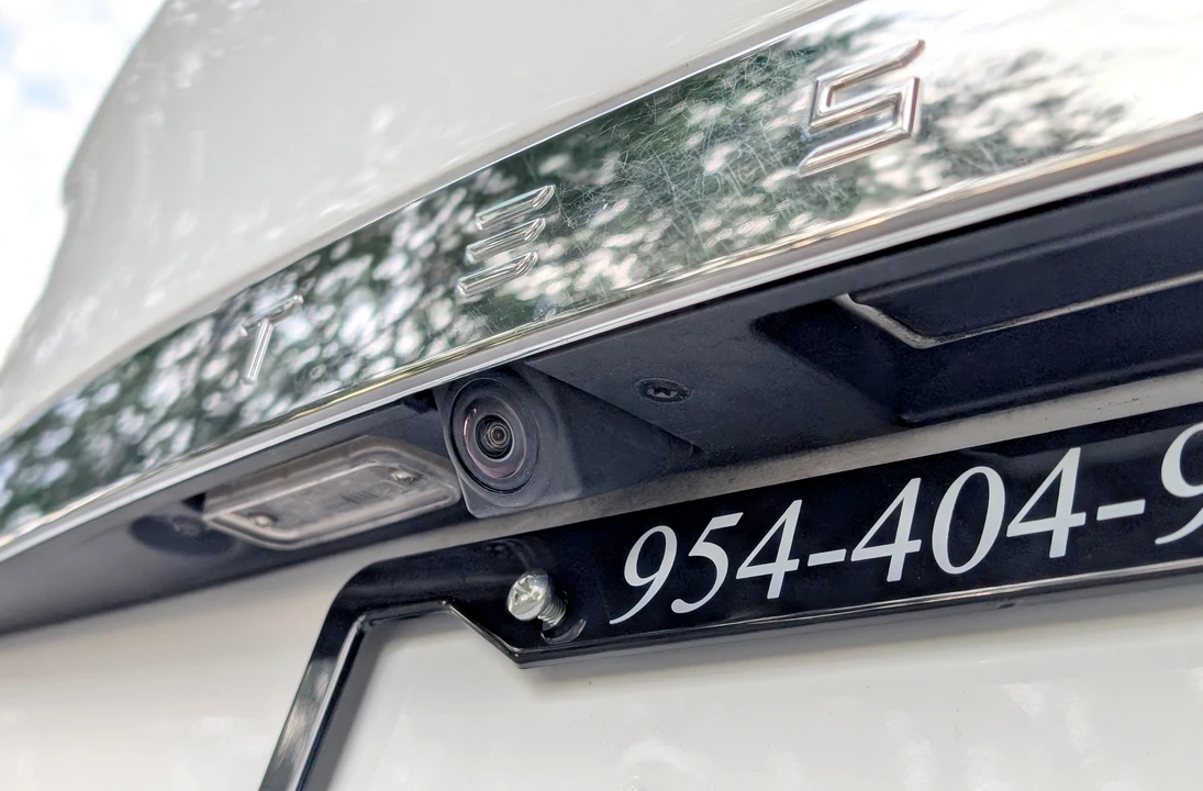 2015 Tesla Model S - Image 28 of 31