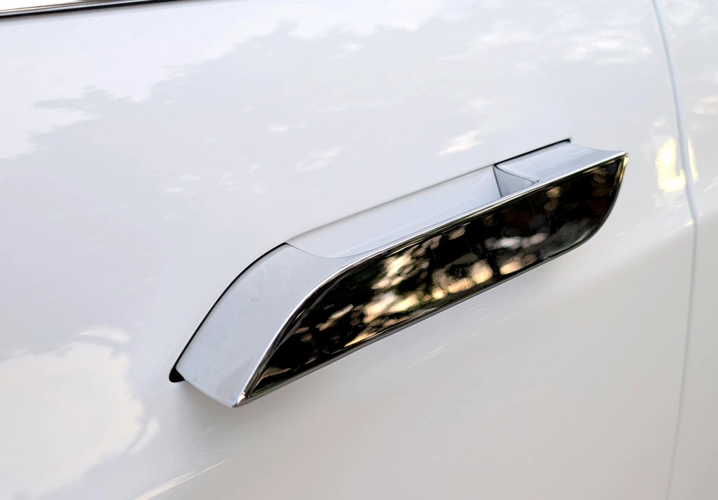 2015 Tesla Model S - Image 24 of 31