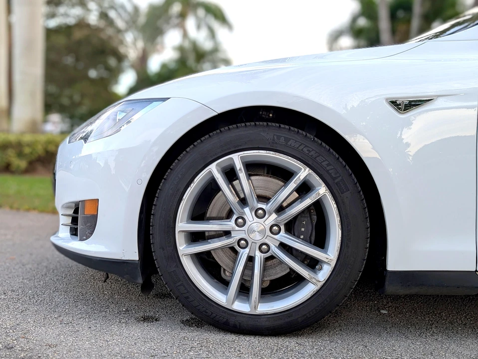 2015 Tesla Model S - Image 30 of 31
