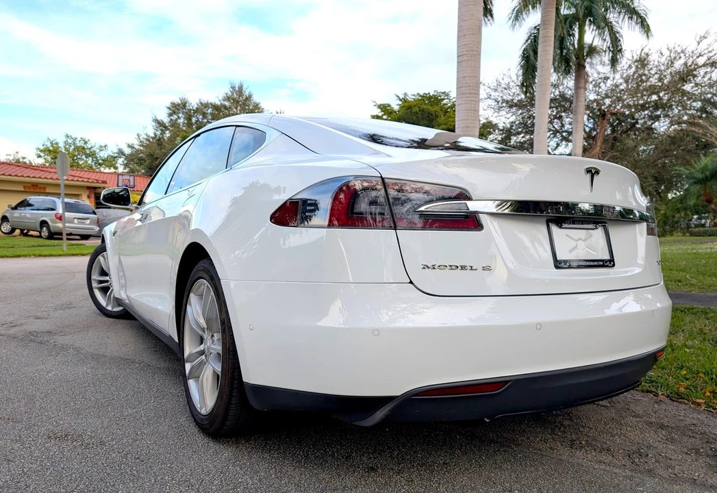 2015 Tesla Model S - Image 12 of 31