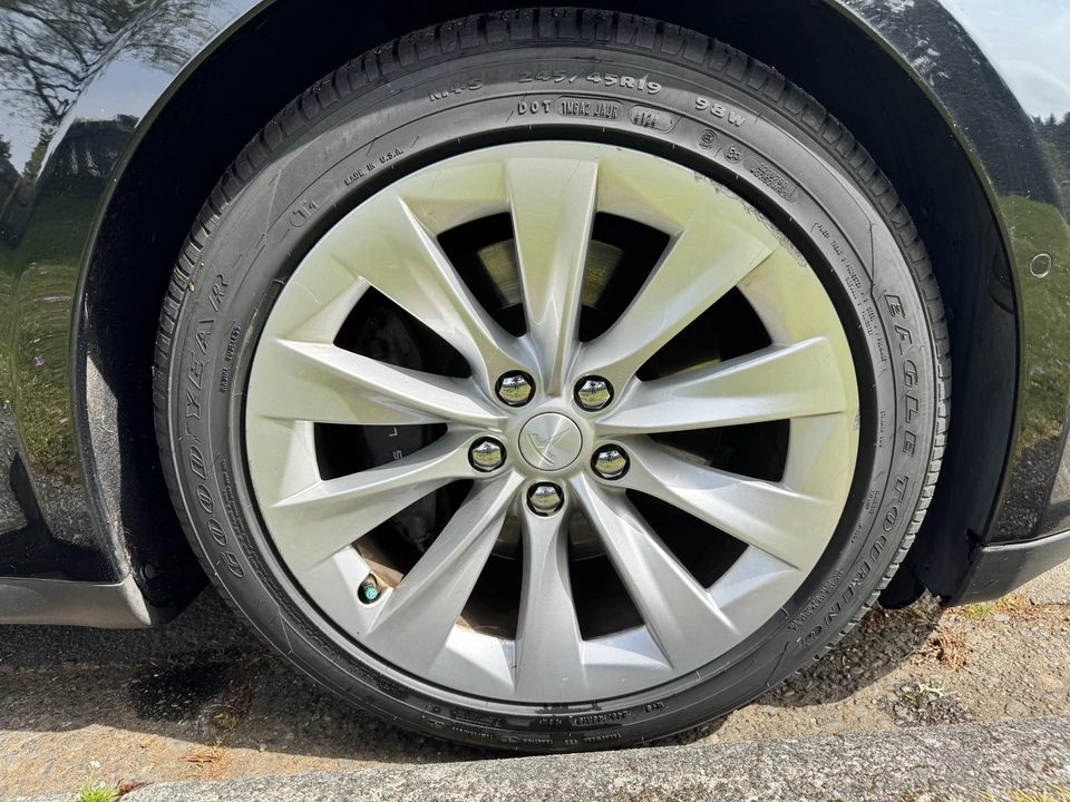 2015 Tesla Model S - Image 15 of 21