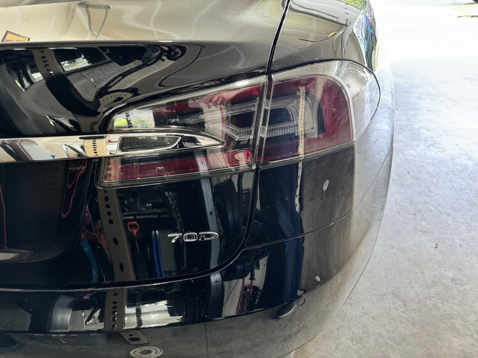 2015 Tesla Model S - Image 20 of 21