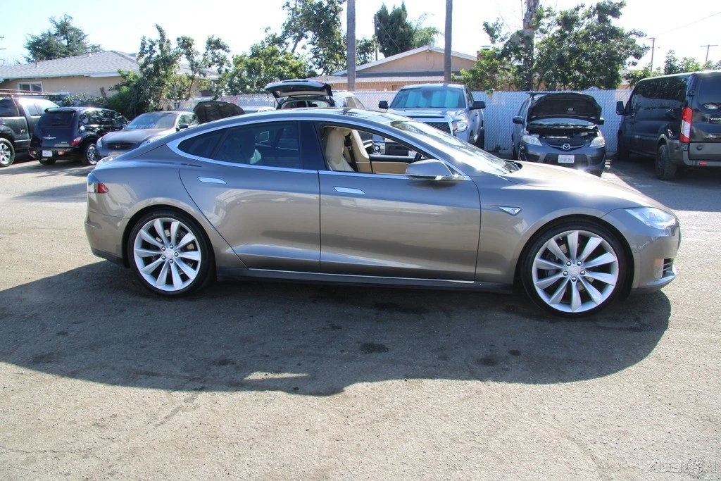 2015 Tesla Model S - Image 7 of 21
