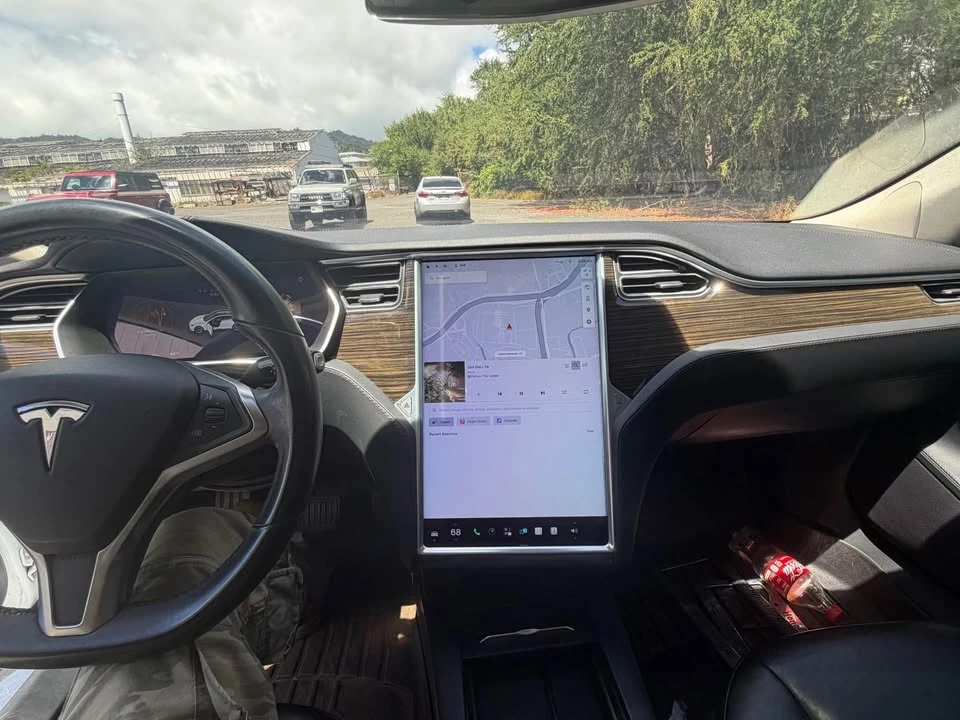 2015 Tesla Model S - Image 7 of 8