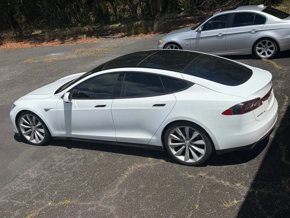 2015 Tesla Model S - Image 2 of 8