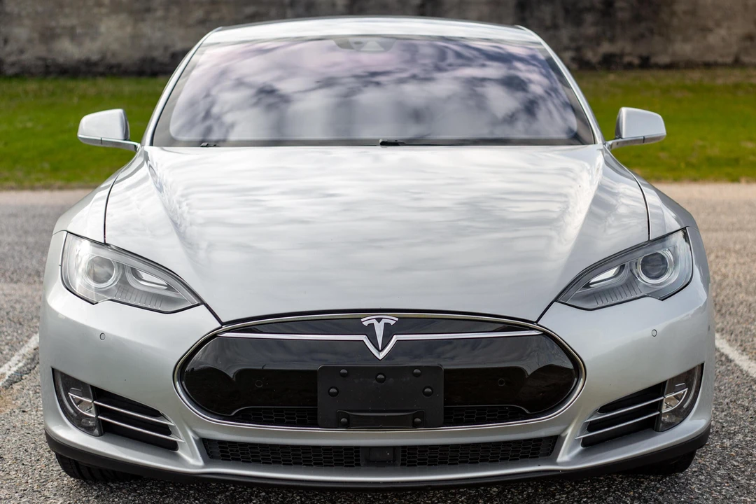 2015 Tesla Model S - Image 2 of 31