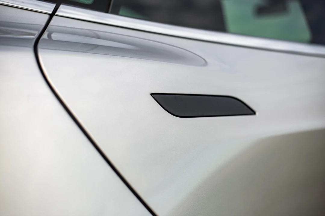 2015 Tesla Model S - Image 28 of 31