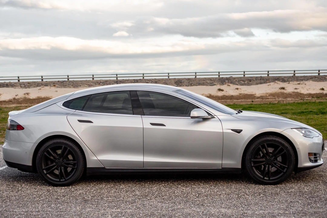2015 Tesla Model S - Image 3 of 31