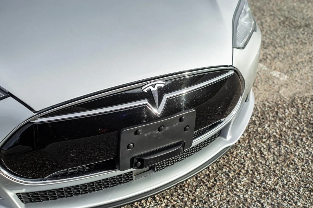 2015 Tesla Model S - Image 12 of 31