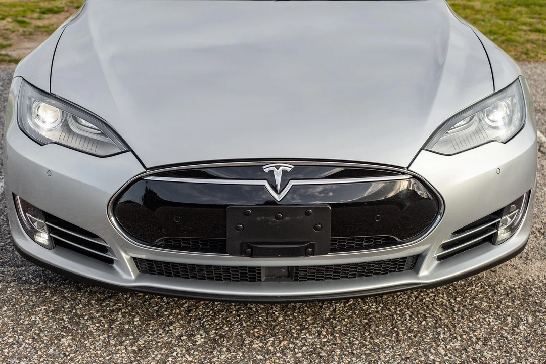 2015 Tesla Model S - Image 9 of 31