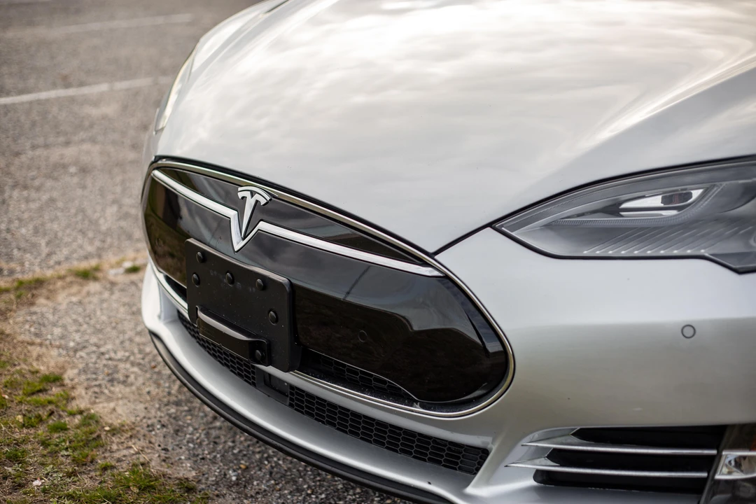 2015 Tesla Model S - Image 14 of 31
