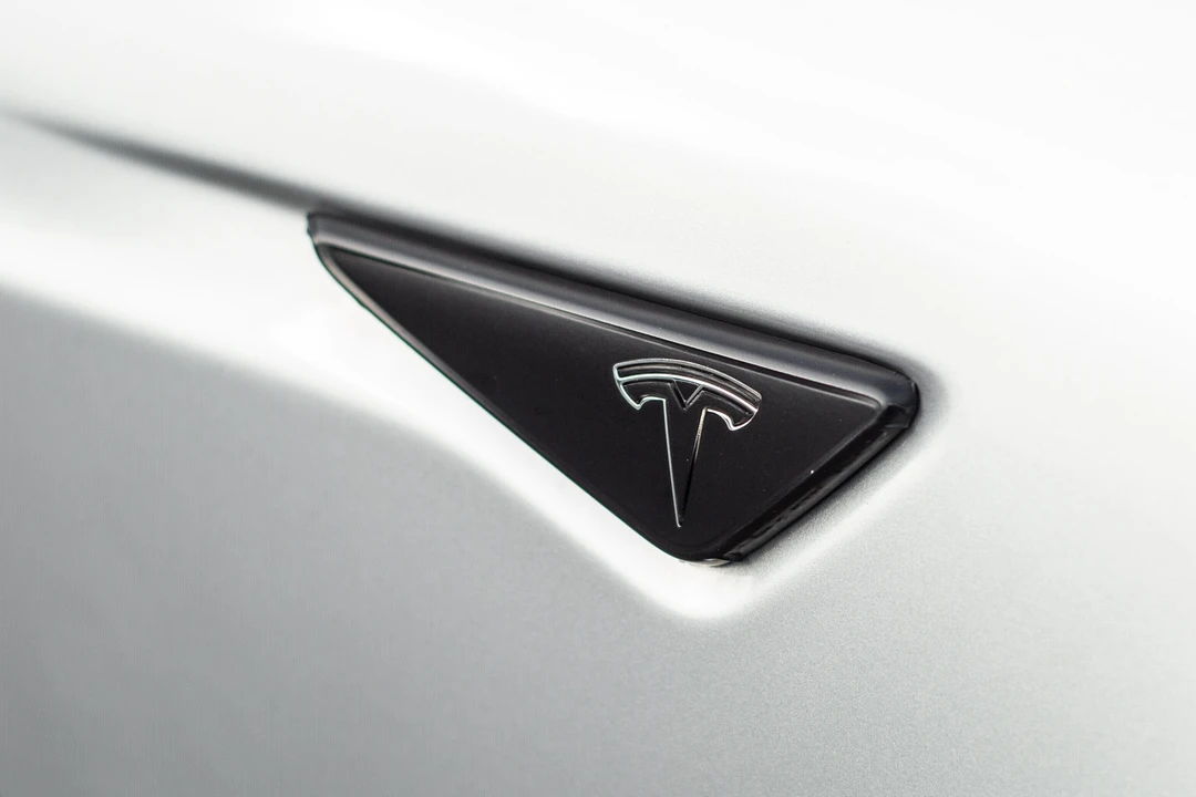 2015 Tesla Model S - Image 29 of 31