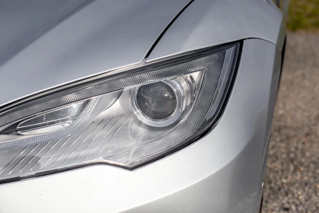 2015 Tesla Model S - Image 16 of 31