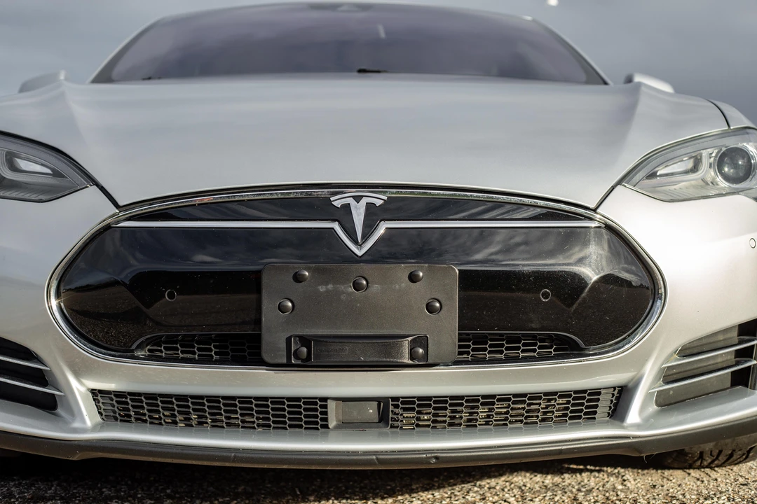 2015 Tesla Model S - Image 13 of 31