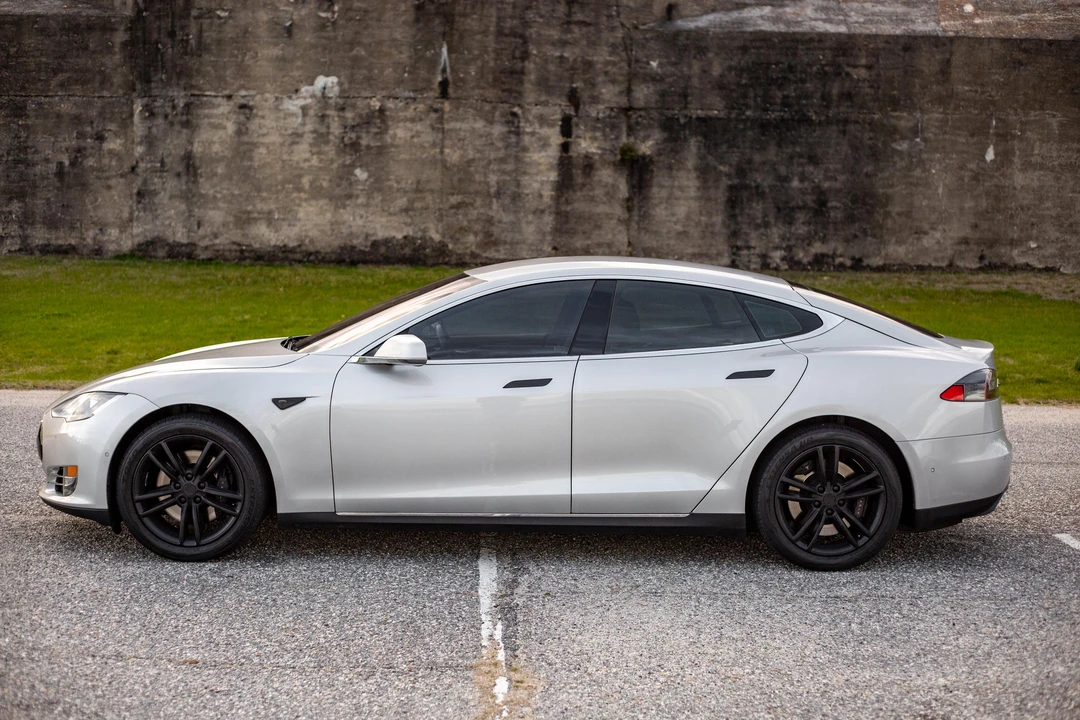 2015 Tesla Model S - Image 6 of 31