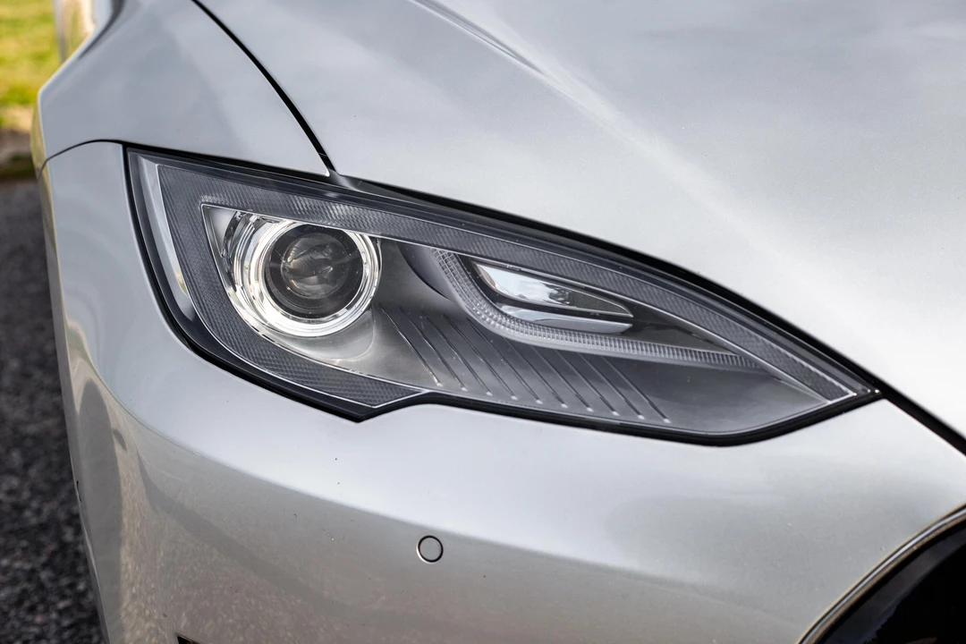 2015 Tesla Model S - Image 10 of 31