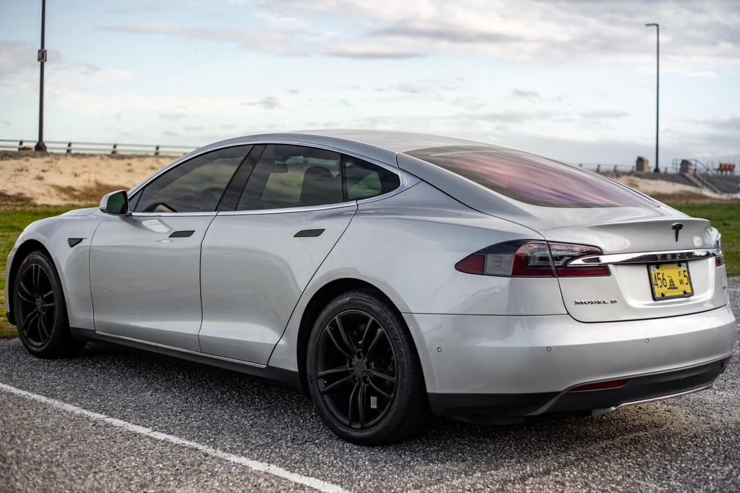 2015 Tesla Model S - Image 4 of 31