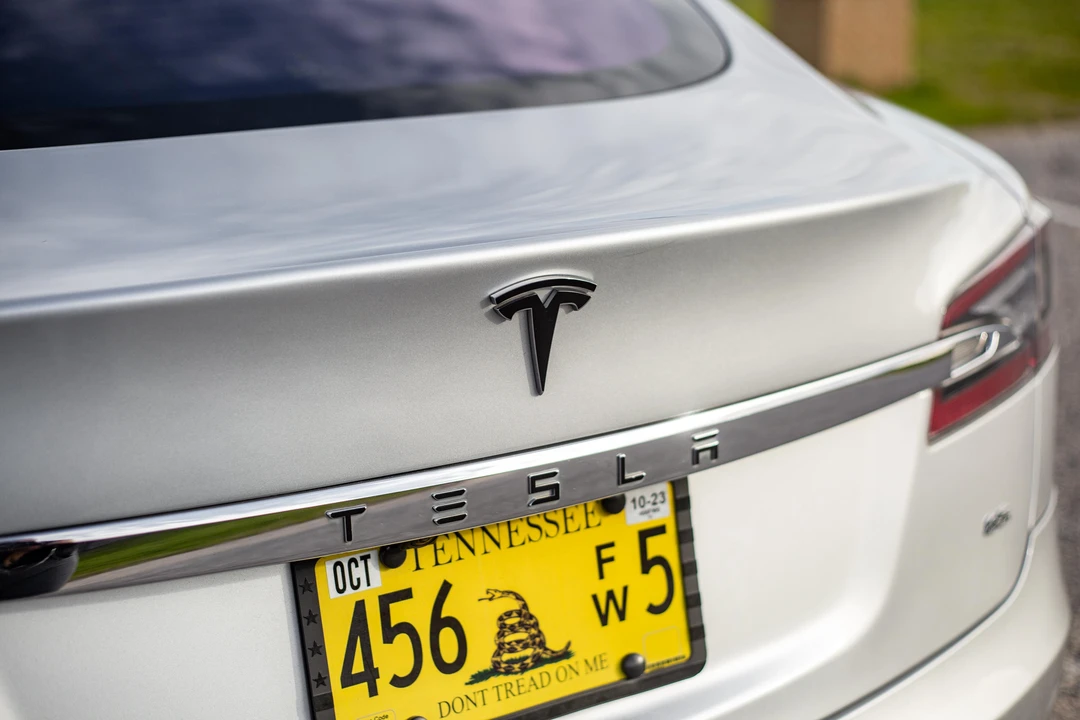 2015 Tesla Model S - Image 23 of 31