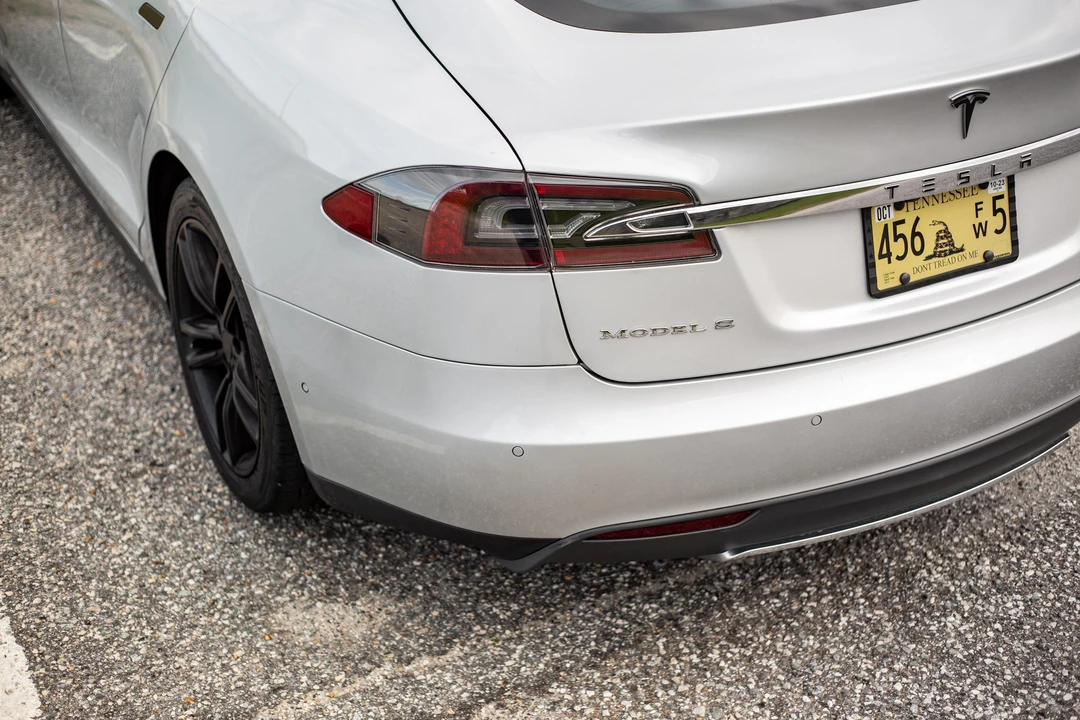 2015 Tesla Model S - Image 19 of 31
