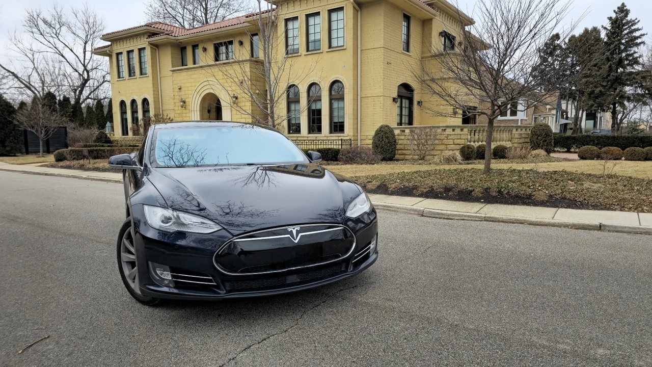 2015 Tesla Model S - Image 2 of 8