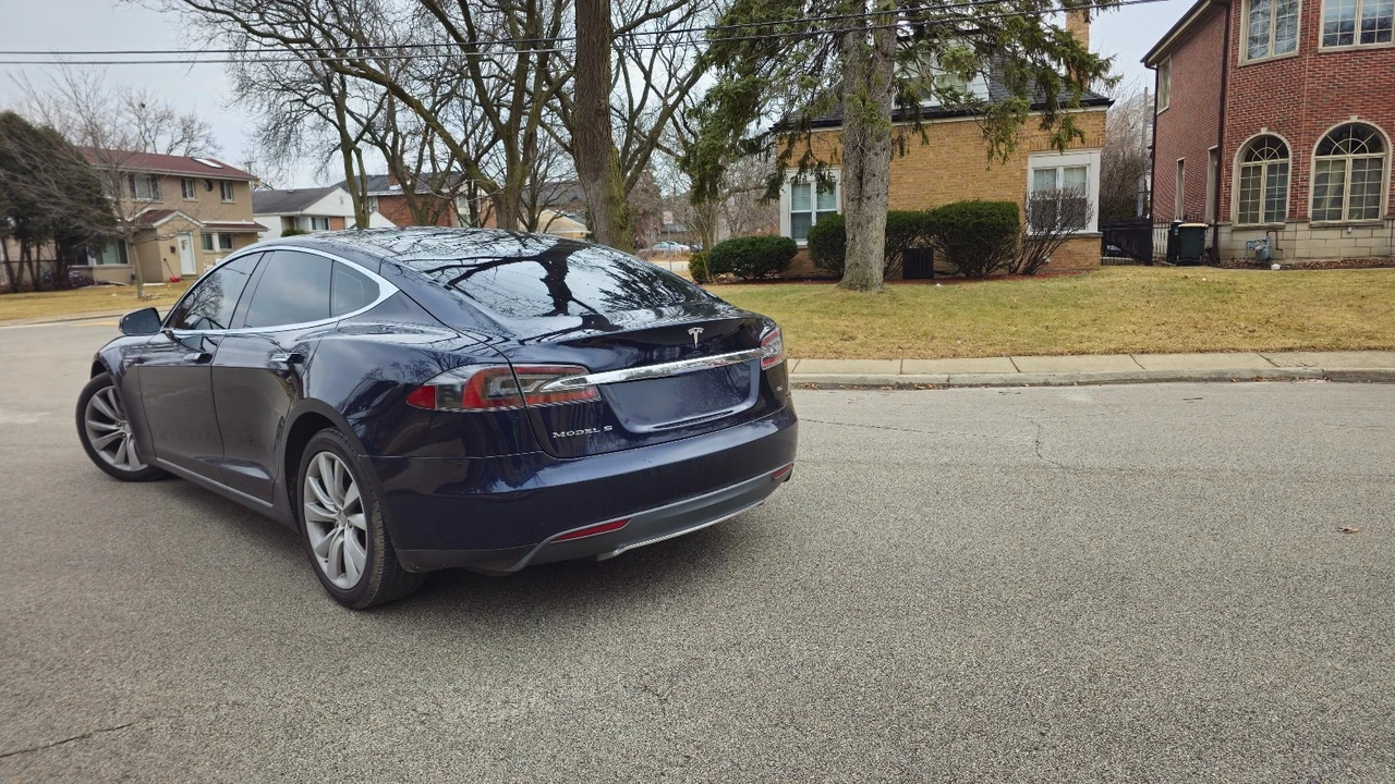 2015 Tesla Model S - Image 7 of 8