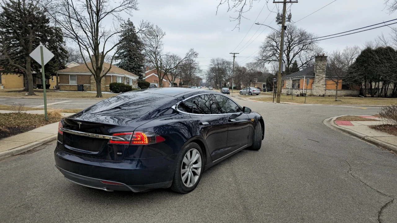 2015 Tesla Model S - Image 5 of 8