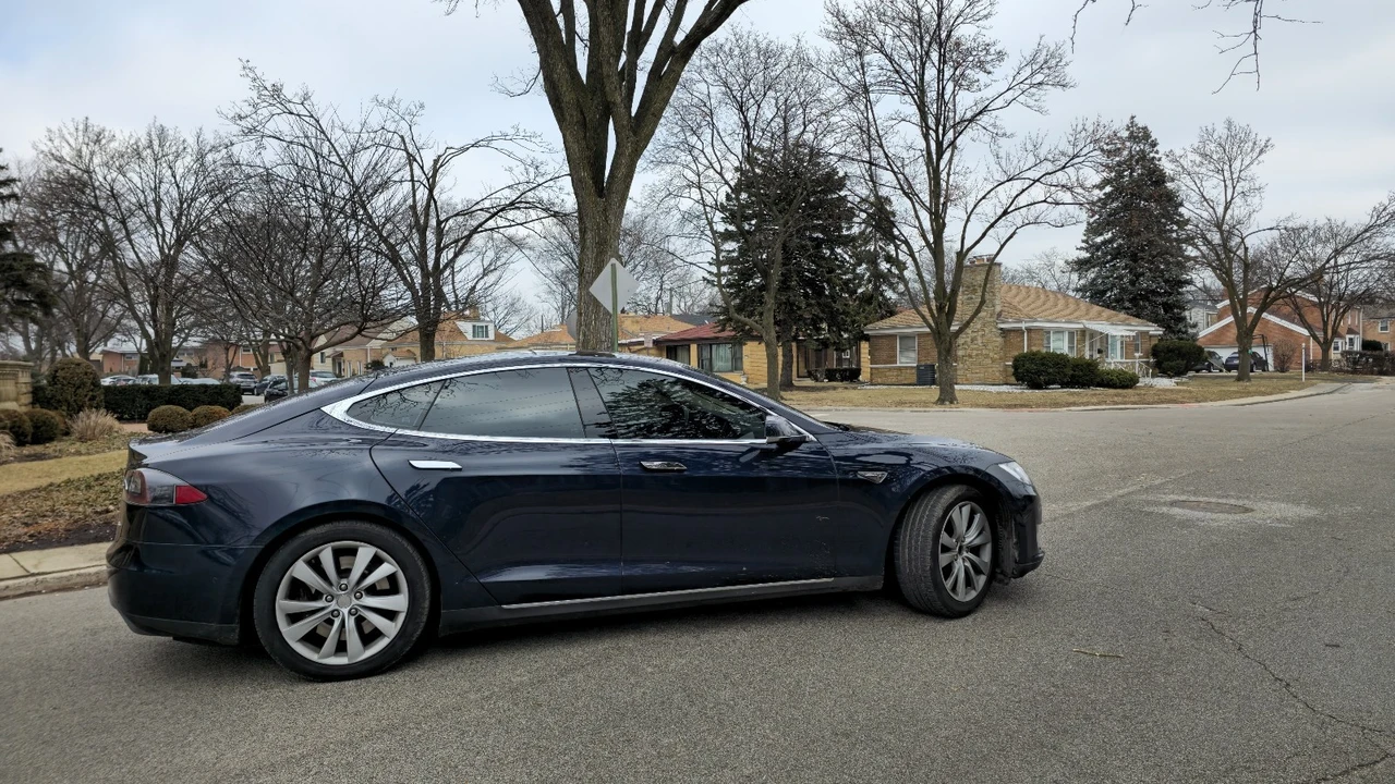 2015 Tesla Model S - Image 4 of 8