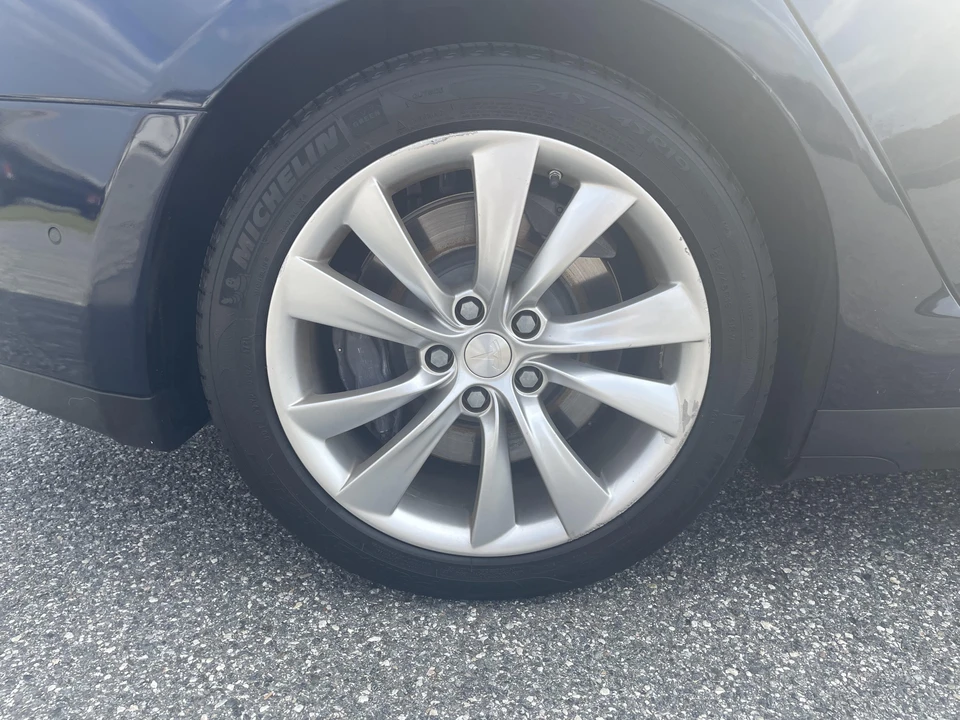 2015 Tesla Model S - Image 29 of 31