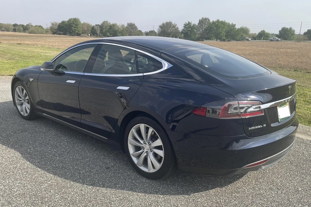 2015 Tesla Model S - Image 4 of 31