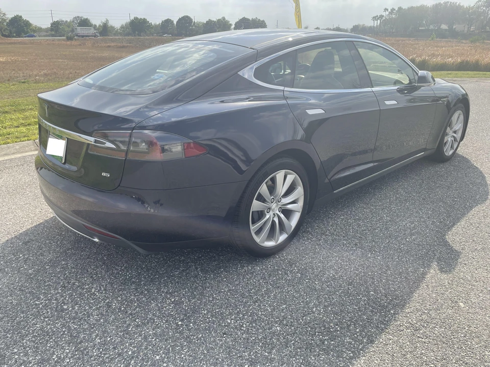 2015 Tesla Model S - Image 13 of 31