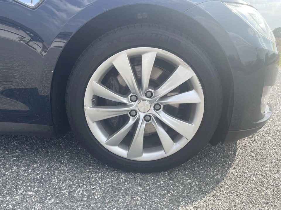 2015 Tesla Model S - Image 30 of 31